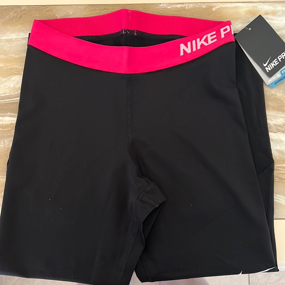 NWT Nike Pro Dri-Fit 3/4 length leggings
